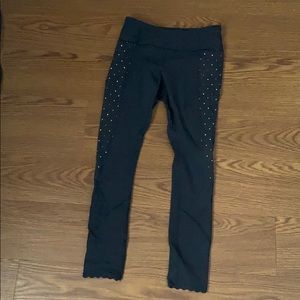 LULULEMON RARE SCALLOPED CROP